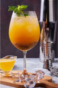 Wodka Cocktail mit Mango